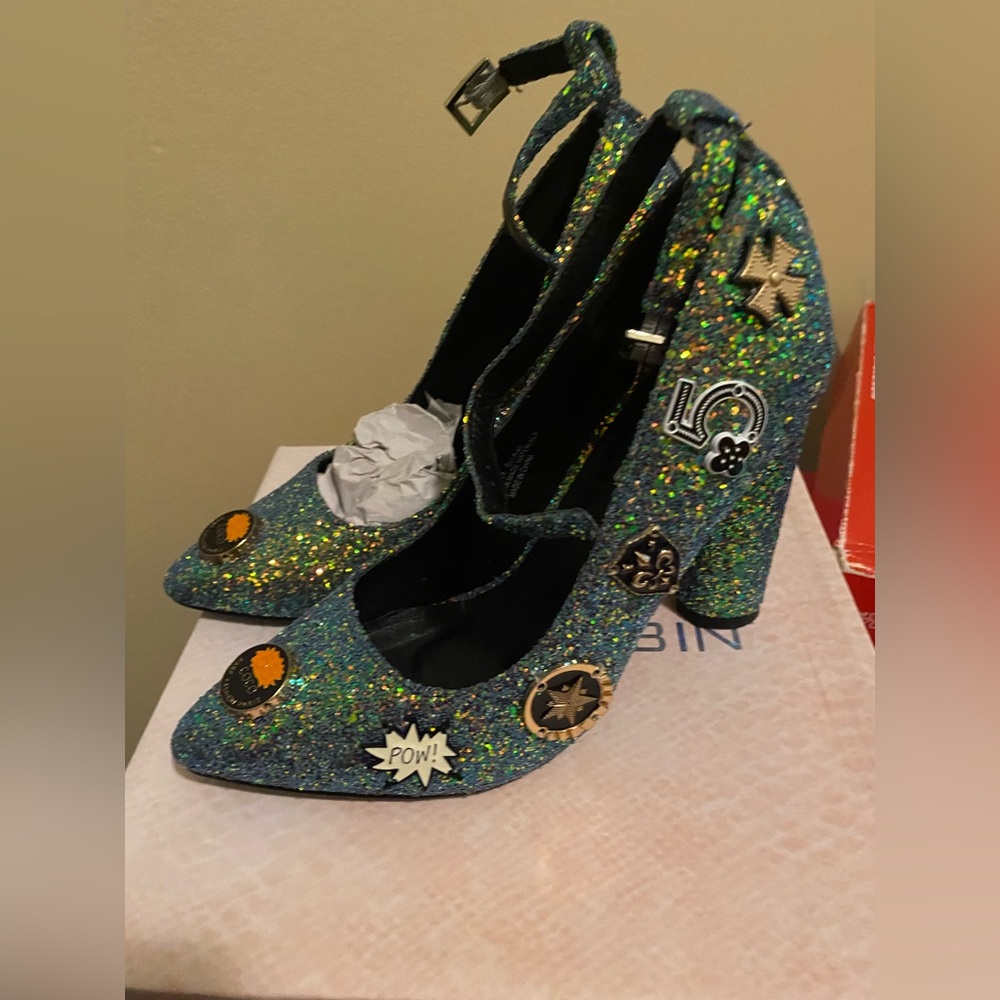 Cape Robin stylish pumps. Size 8. NWT